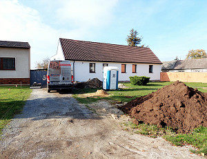 Zateplení stropu rodinného domu pomocí foukané izolace
